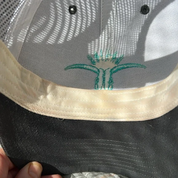 Grey and Teal Trucker Hat with turquoise skull - Picture 7 of 9